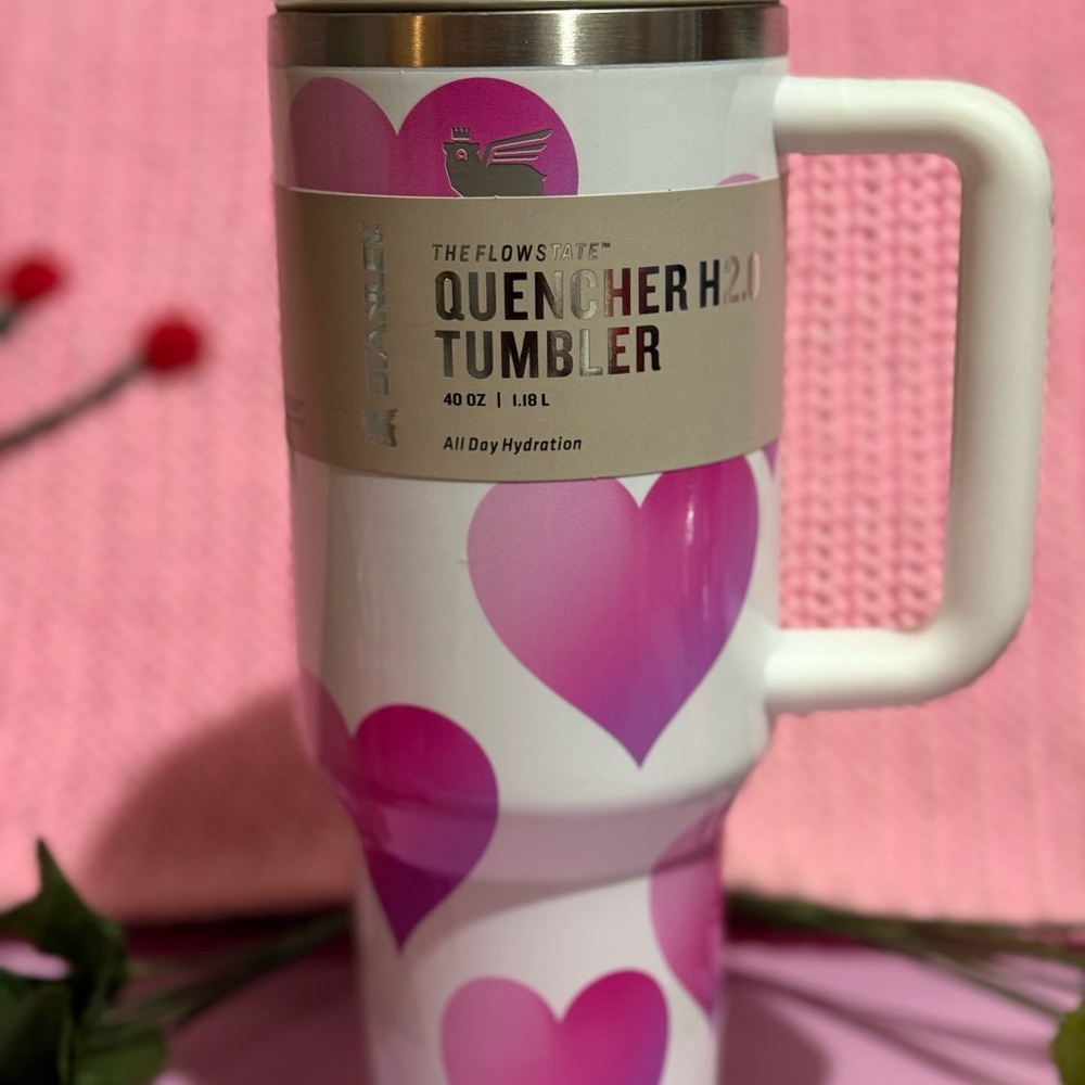 Stanley Quencher H2.0 Tumbler - Pink Hearts